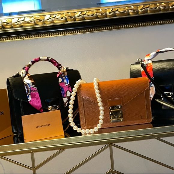 Louis Vuitton Dragonne EPI - Picture 9 of 11